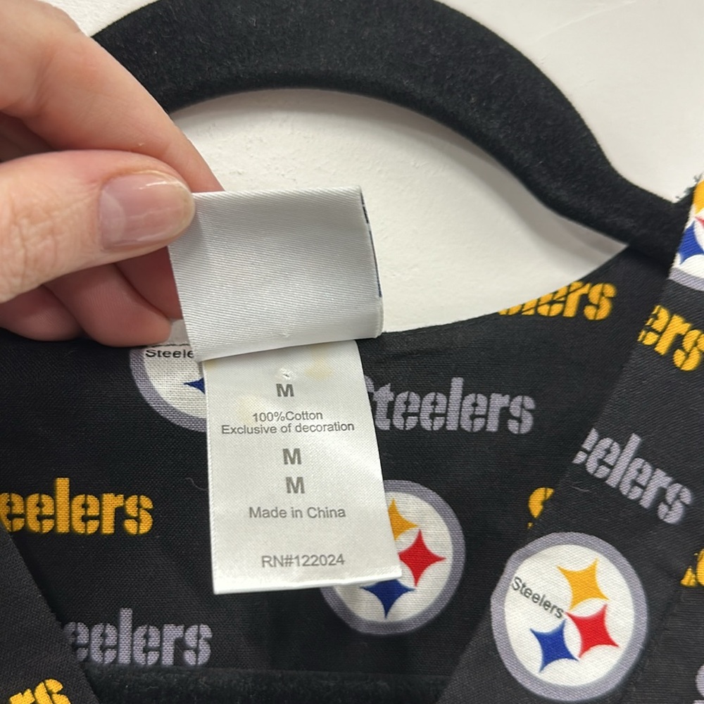 New NFL team apparel Pittsburgh Steelers scrub top M - Picture 5 of 6